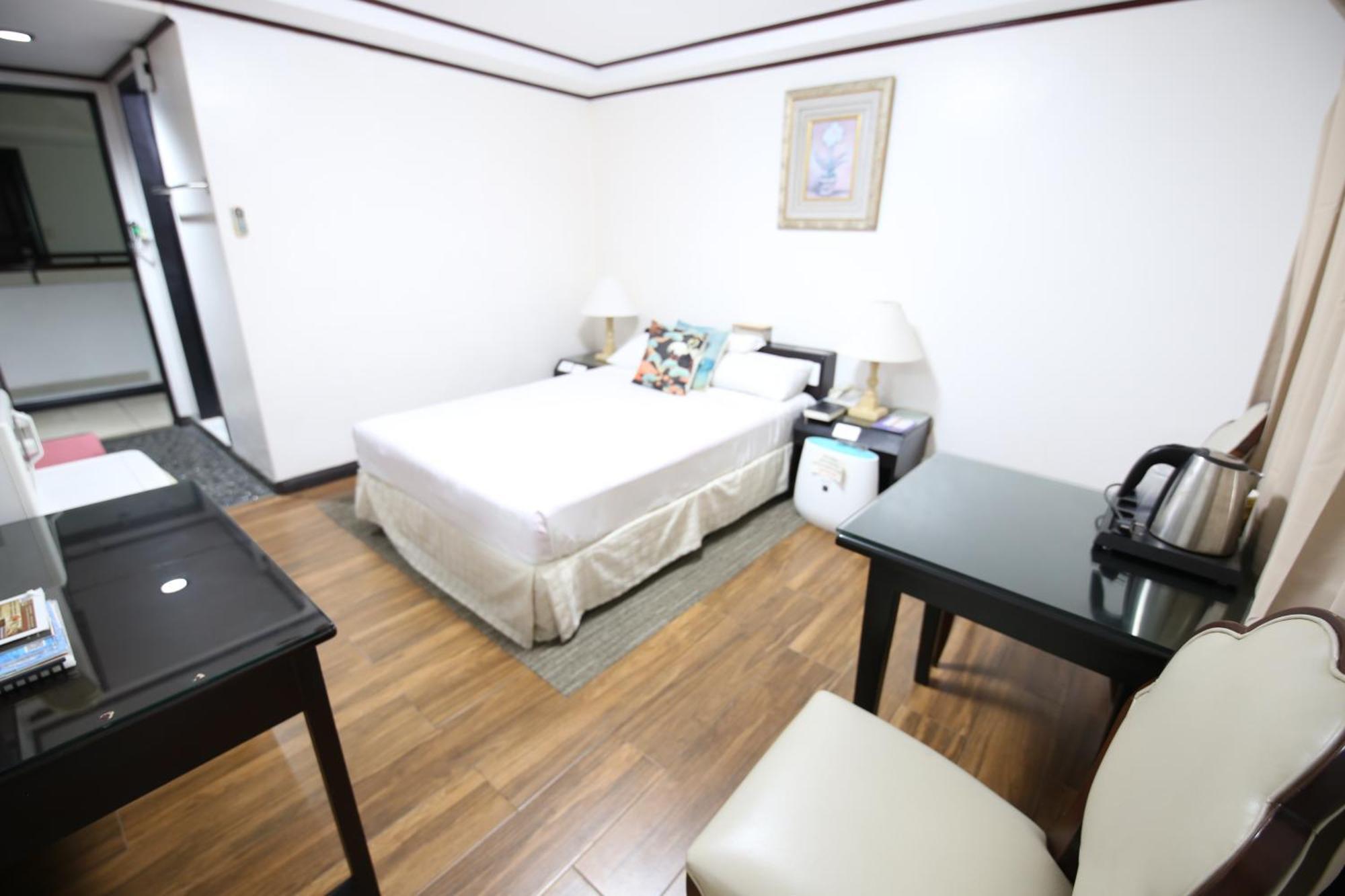 Hotel Asia Cebu Kültér fotó